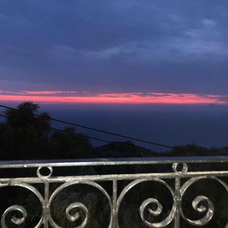 Dielino Amazing Sunset View Pentátion Екстериор снимка