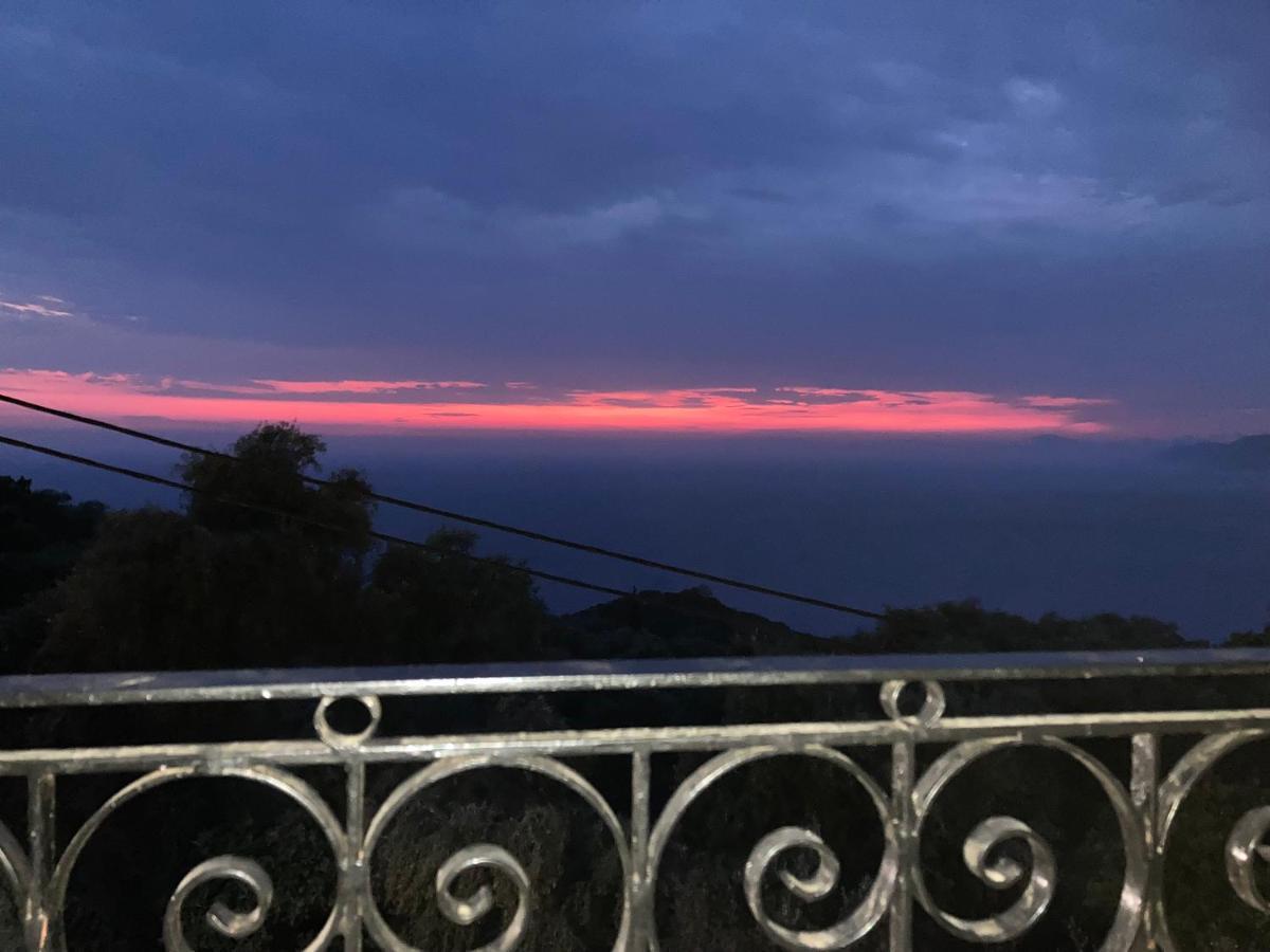 Dielino Amazing Sunset View Pentátion Екстериор снимка